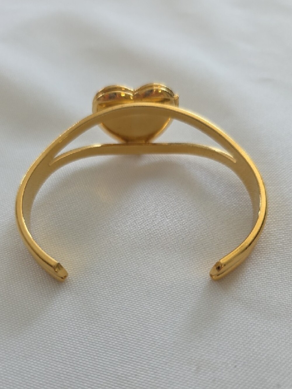 Avon Gold Plated Heart Locket Open Cuff Bracelet Vintage - Picture 8 of 9
